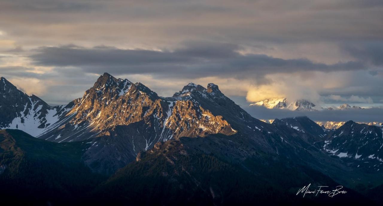 Le Bacchu Ber Bed & Breakfast Briancon  Bagian luar foto