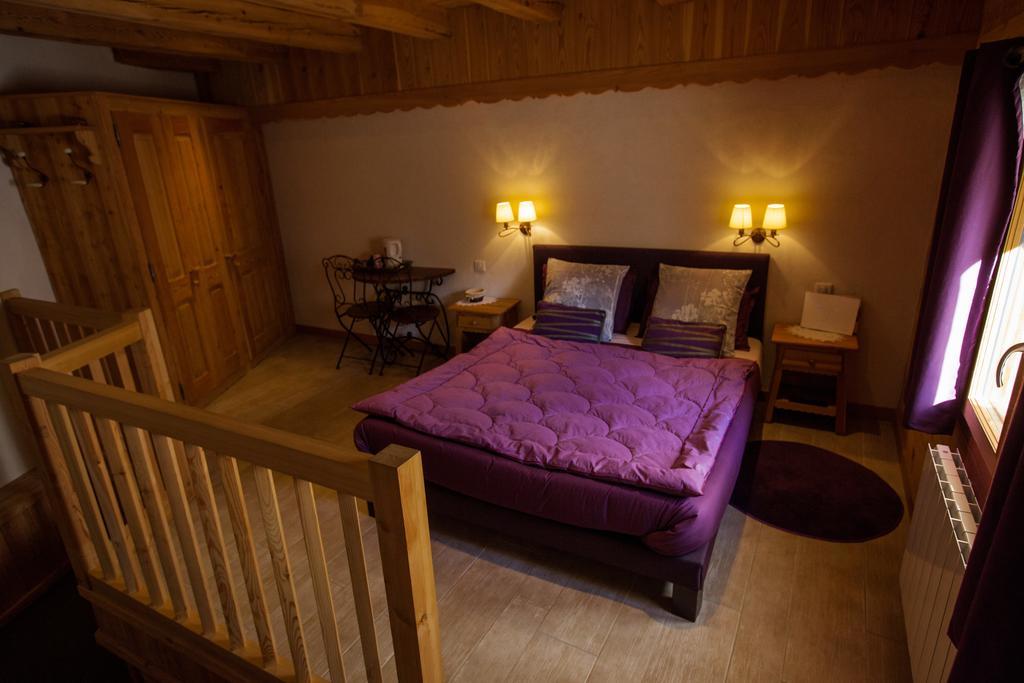 Le Bacchu Ber Bed & Breakfast Briancon  Bagian luar foto