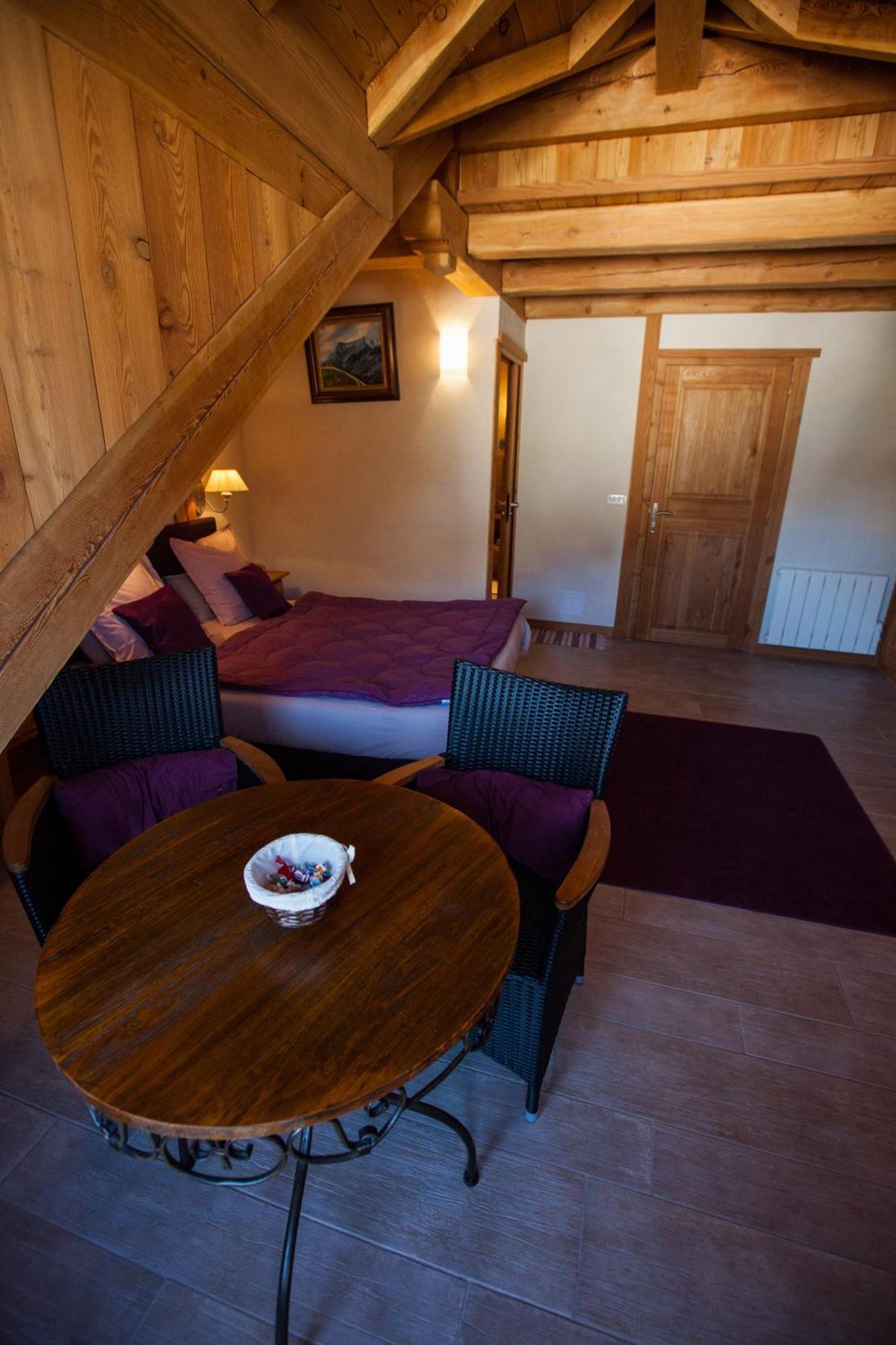 Le Bacchu Ber Bed & Breakfast Briancon  Bagian luar foto