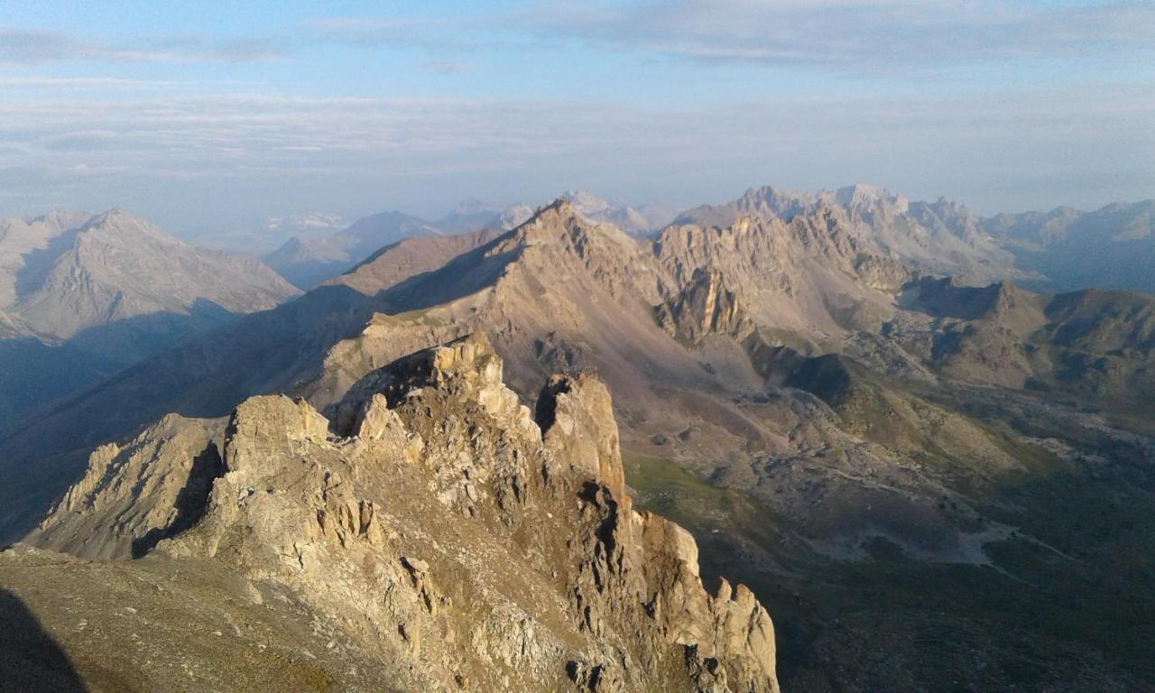 Le Bacchu Ber Bed & Breakfast Briancon  Bagian luar foto